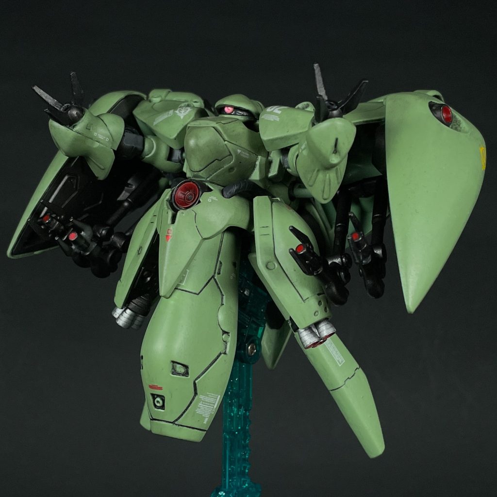 サブ・アームはショルダーアーマーの裏側に装着します。&nbsp;以下、適当にポージング。