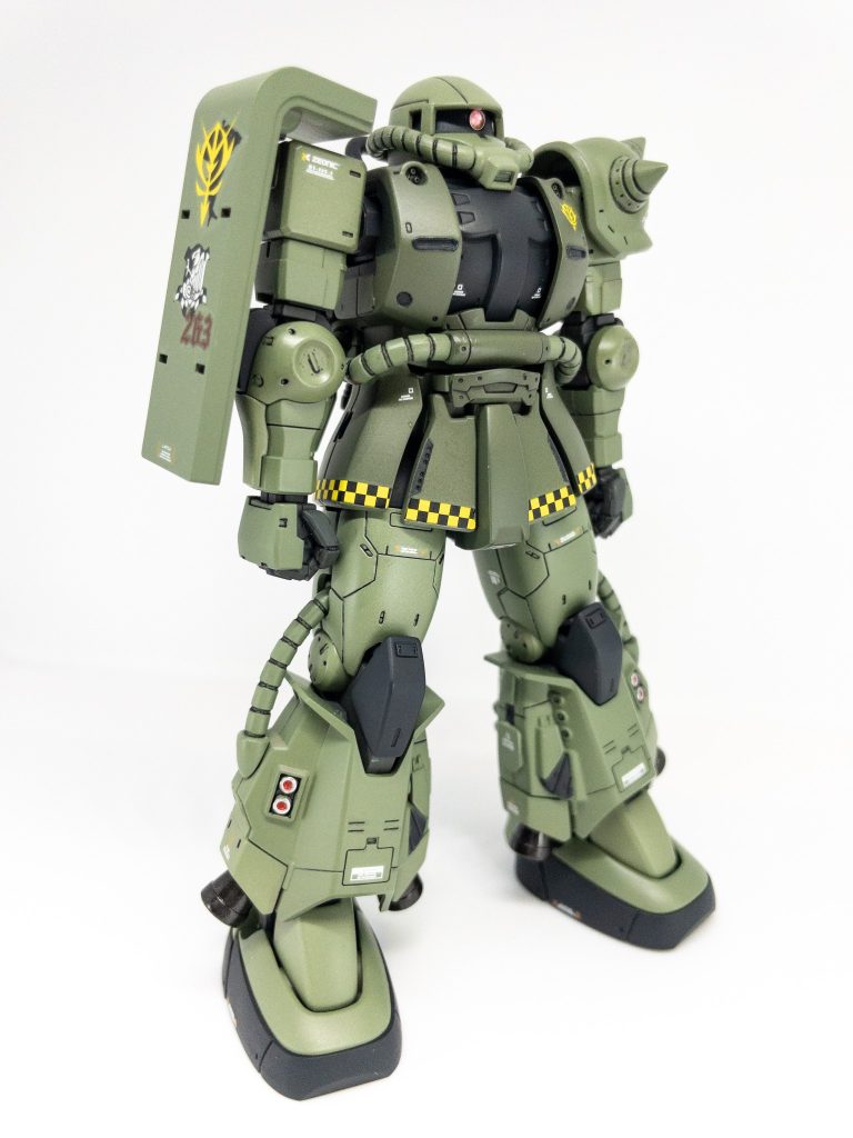 (変更追加)モノアイはHIQ PARTS SP PLATE 2.0mmとWAVE H-EYES3 ミニ ピンク 2.0mmに変更。対艦ライフルASR-78とバズーカ A2のレンズ部をWAVE H-EYES2 ミニ ピンク 4.5mmにし、ハンドパーツはMSハンド02(ジオン系)も追加