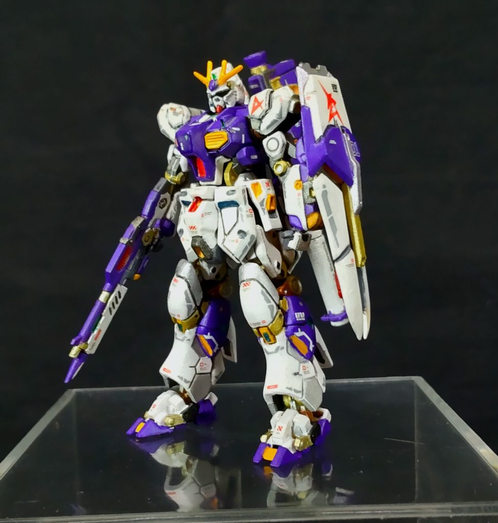 シールドとバックパック装備。&nbsp;