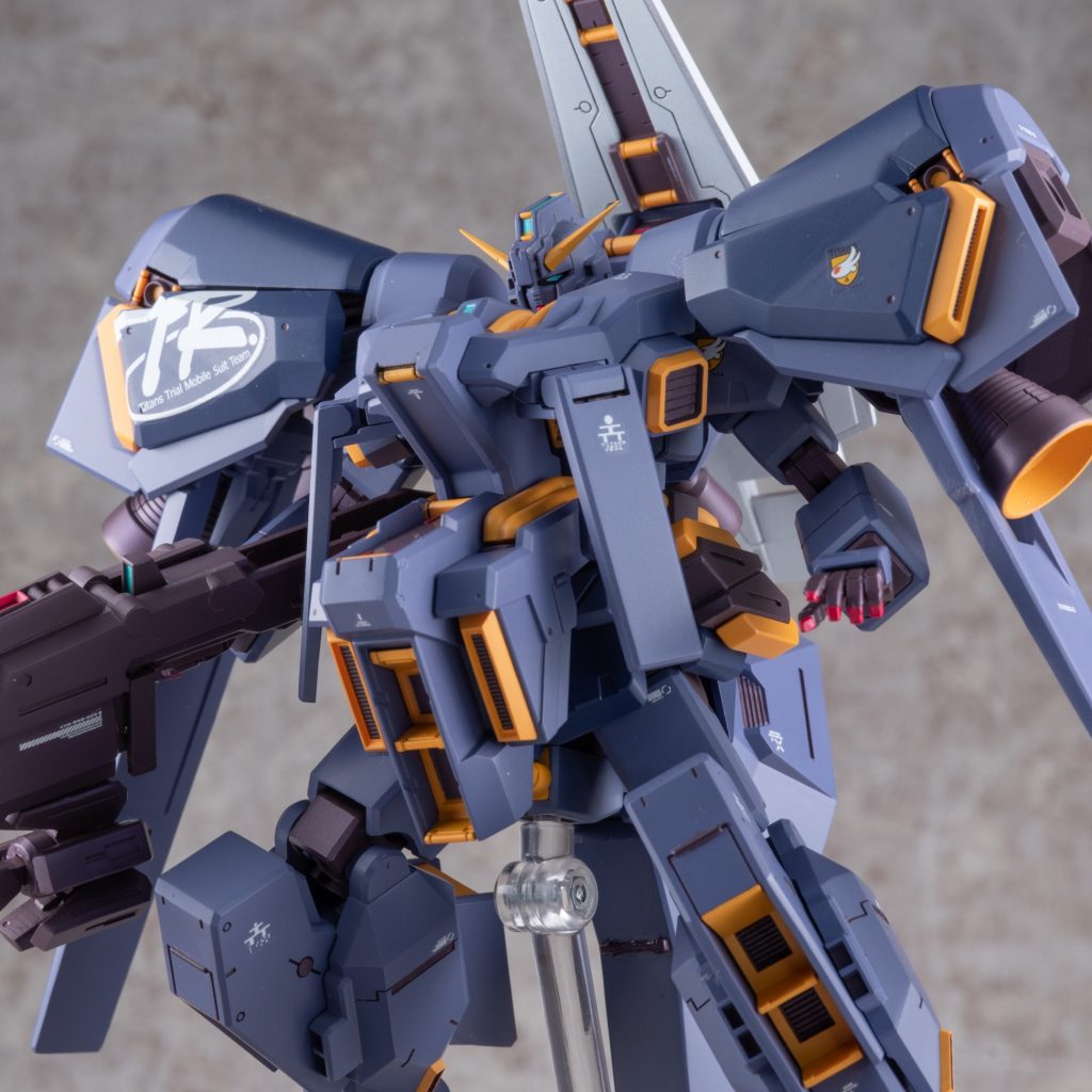 ガンダムTR-1[ヘイズル改]イカロス・ユニット装備