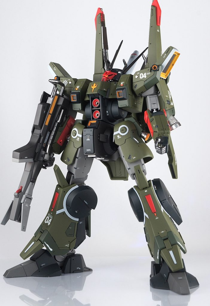 ドーベンウルフは脚を広げたドッシリした立ち姿が似合います。カラーリング変更で、ラカン率いるスペースウルフ隊のヒールな印象が出せたのではないかと思います。マシュマー戦での暴れっぷりは作画の素晴らしさもあり、圧巻でしたね。