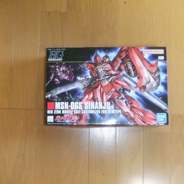 近所の三洋堂書店で2割引きだったので購入していたのですが、シナンジュってこんなんだったんですね。スタインと区別付いてなかったけどシナンジュの方が曲線が多い感じがします。ユニコーンは真面目に見てなかったので、やってくれたなアナハイムになるよう改造しようと思います。フルフロンタルがいまだに何なのかわかってないです。シャアのクローンはガイアギアのアフランシ・シャアでお腹いっぱいです。（2枚目）