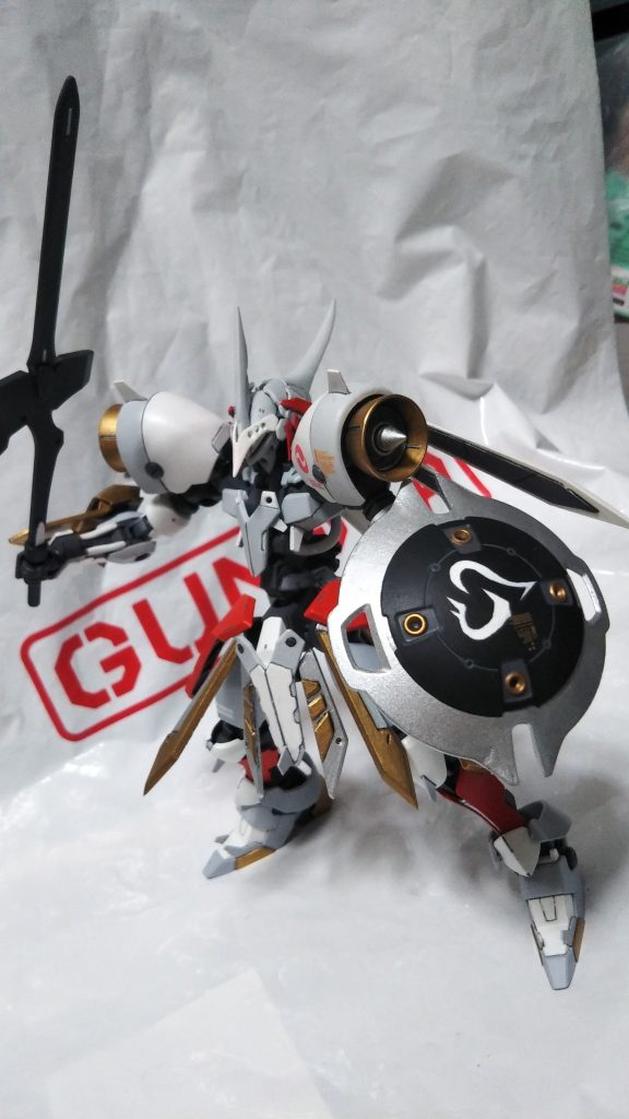 斧だか剣だか武装もどっちつかずですな