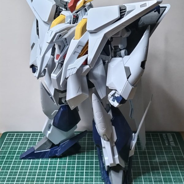 次はクスィーガンダムをつくっています。映画は1作目を最近見ました。キルケーの魔女は見ていません。デカいですが、サクサク組めました。ココから改修・改造して行きます。（スカートが前後逆でした…）（2枚目）