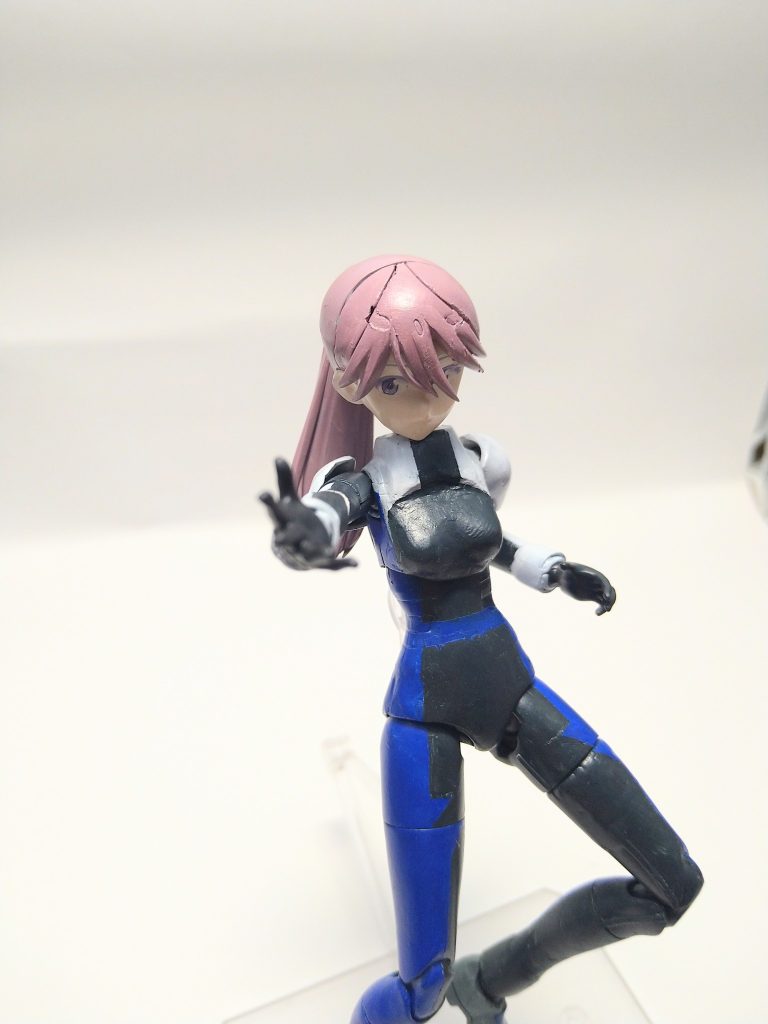 連合のパイロットスーツは3色なのですが、その色分けに苦労しました。またカラーリングは派手目なものにせず、落ち着いた色合いにしています