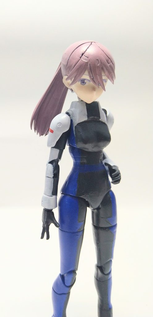 胴体は四宮キコル、頭はニャアンを使用し目元は美プラの余り物を拝借しています。首周り、裾、袖口にパテ盛りをしています