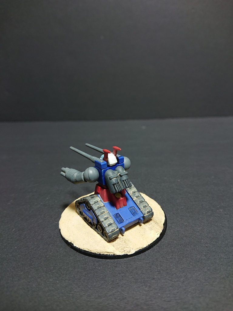 背面。色々追加してディテールアップしております。ダクトは戦車のプラモにツィンメリットコーティングするときの手法を参考に、ポリパテを薄く塗ってエッチングノコで筋を入れて作りました。