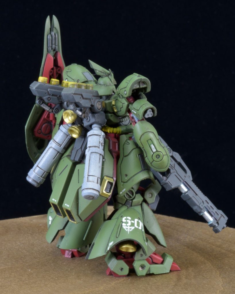 デカールはRGサザビーのものや､余ってた1/72の戦闘機のモノを流用