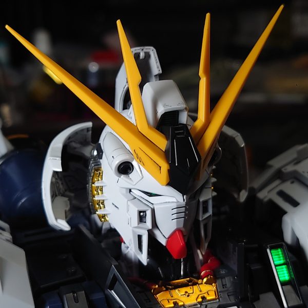 彫り込みモールドをPGに追加するのは初なので、加減が難しいですね。スジ彫りなどのライン追加は、ミスが怖くて未だにやってません(-_-;) マイナスモールドの組み合わせで表現していきます。さて、いつ終わるのか…（4枚目）