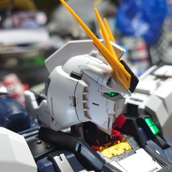 彫り込みモールドをPGに追加するのは初なので、加減が難しいですね。スジ彫りなどのライン追加は、ミスが怖くて未だにやってません(-_-;) マイナスモールドの組み合わせで表現していきます。さて、いつ終わるのか…（2枚目）