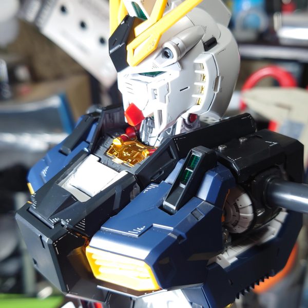 頭部から胸部にとディティールアップを進めてますが、果てしないです。コーションデカールは、他ガンプラなどのシールを活用する予定。パーソナルマークや識別マークは、付属の水転写デカールしかないですな。そこだけはクリアーコートですね〜（2枚目）