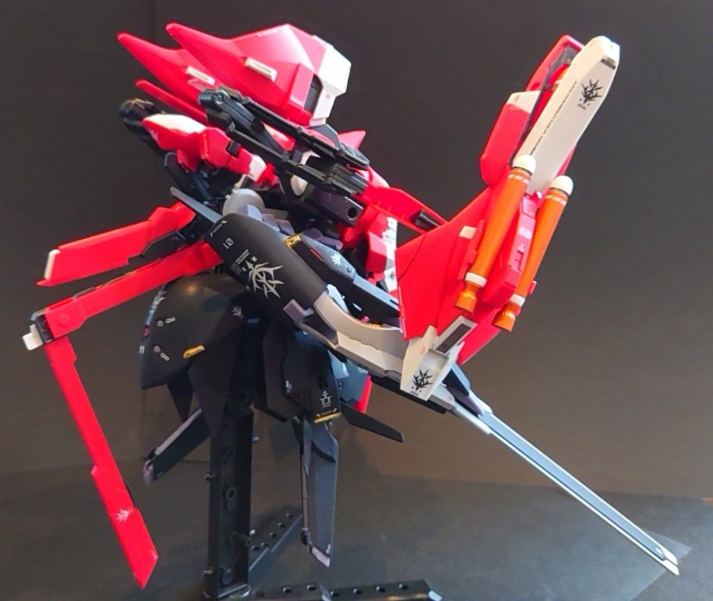 モビルスーツ形態で