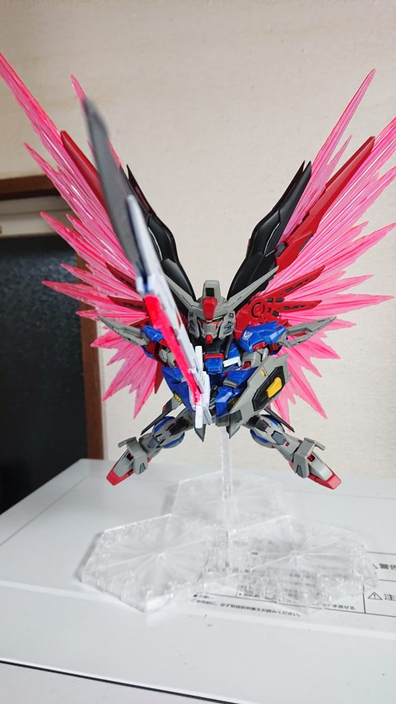 光の翼ガンダムマーカーエアブラシでトランザムホロレッド吹いたけど写真じゃ分かりにくい…