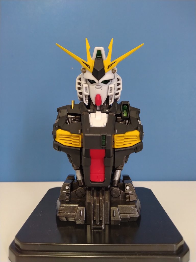 νガンダムは口のスリットが少し上に寄りすぎでは？と思うのですが、それは些細な問題、どっちもめちゃくちゃかっこいい。