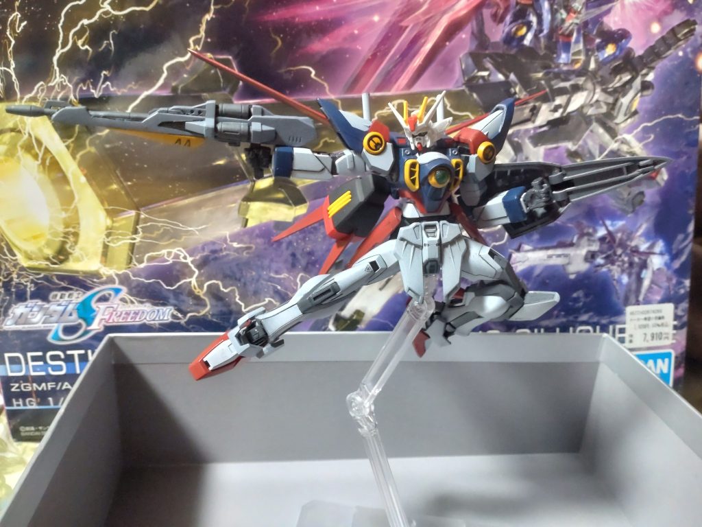 ストライクガンダムと言えばのポーズをとらせてみましたが、殺意マシマシですよね