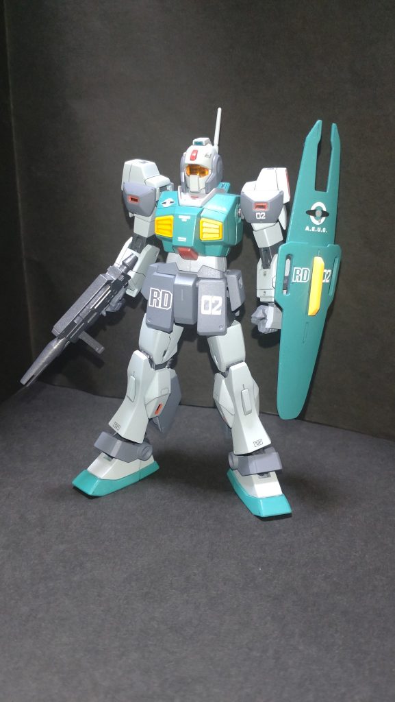 2026年に入って色んなキットに手を出しながら形になったジムに続いての本年2機目です。エマさん以外にもラーディッシュにエースいたんじゃない？と思って塗装してたのですが気づくとスレッガーさん色になってました。