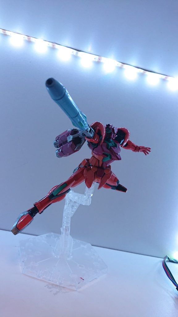 それではチョウゾガンダムバリアの各種装備を解説していこう。アームキャノンその名の通り、右腕部に固定装備として装備されている武装。戦闘や溶接などはもちろん、打撃武器としても優秀である。