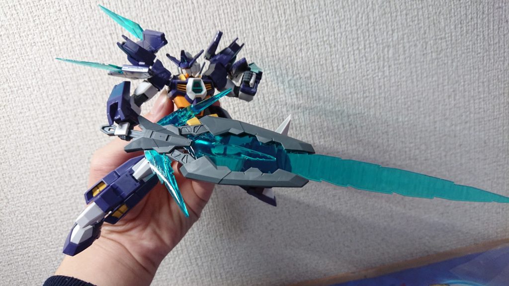 作品名：トライエイジマグナム<p>中古で組み立て済みを買いました！！ 改造機体の生贄確定です（） 台座つけるの面倒だったので手で撮ってます、ごめんなさい</p>
