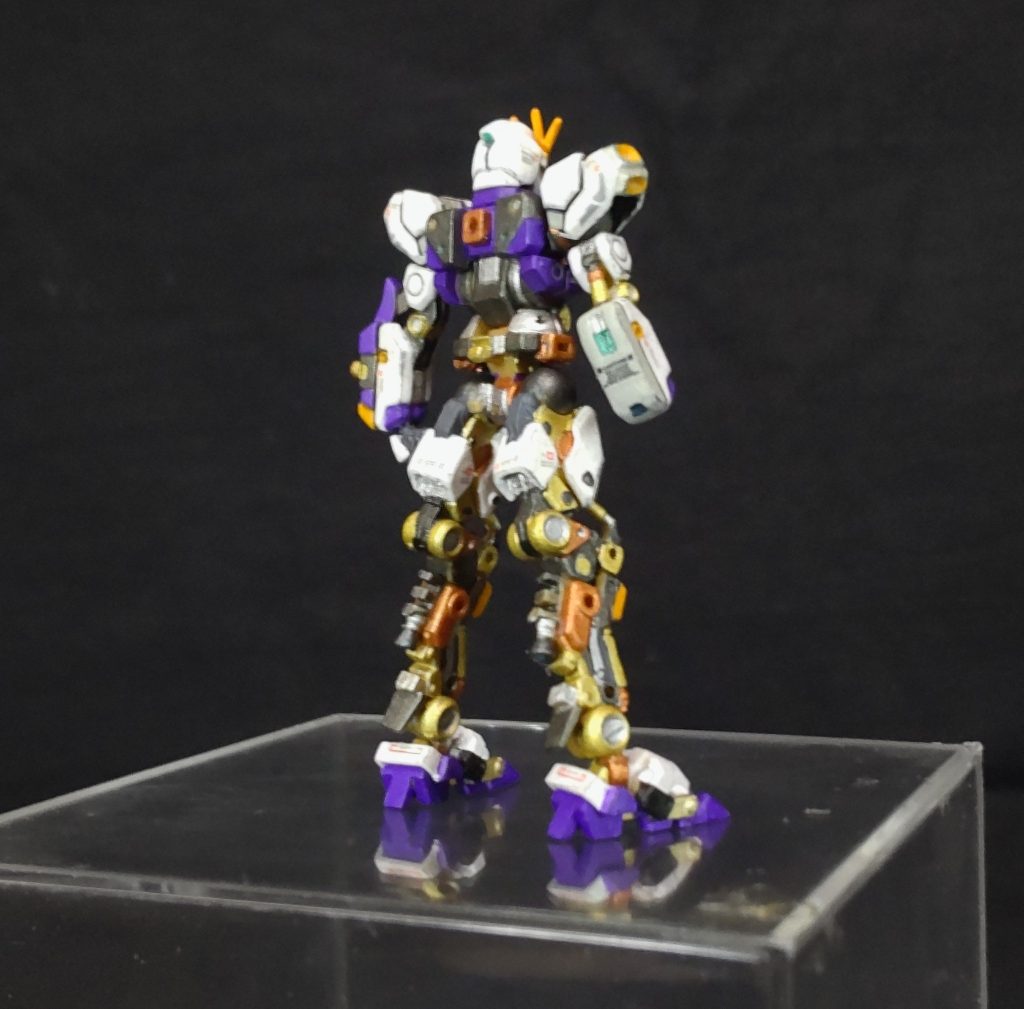 背面は、こんな感じです。フレームは、ゴールド、シルバー、カッパー、メタリックグレー、ガンメタで塗ってます😄。