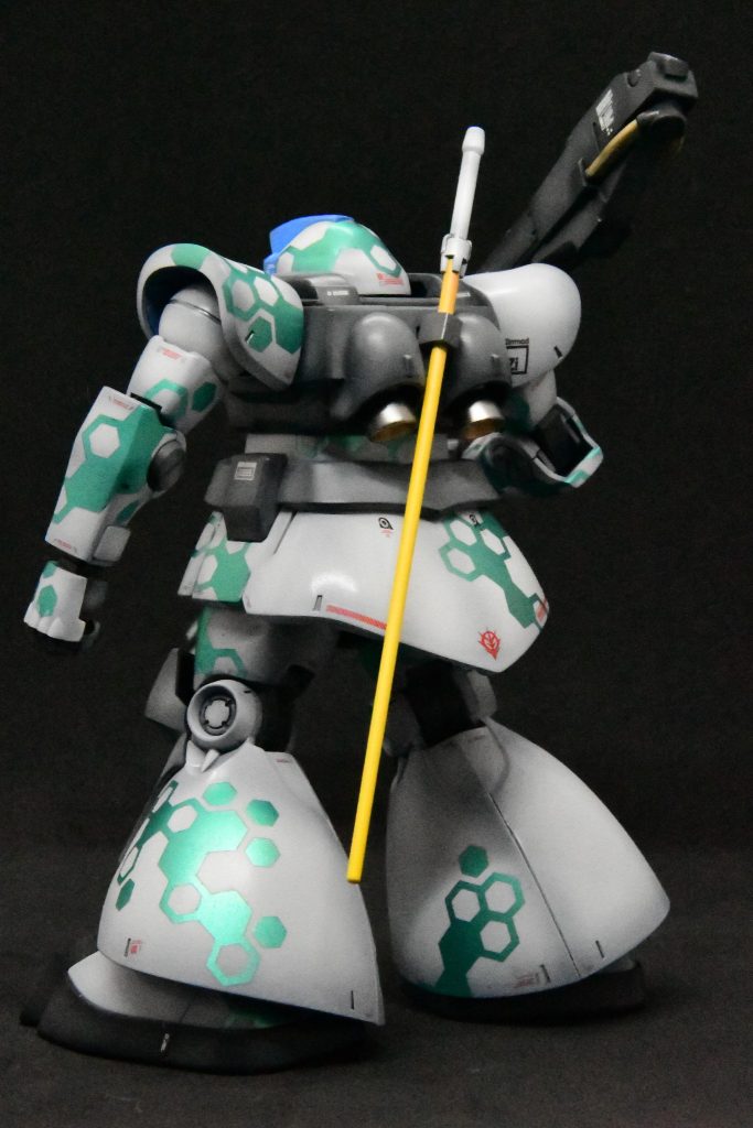 背面。