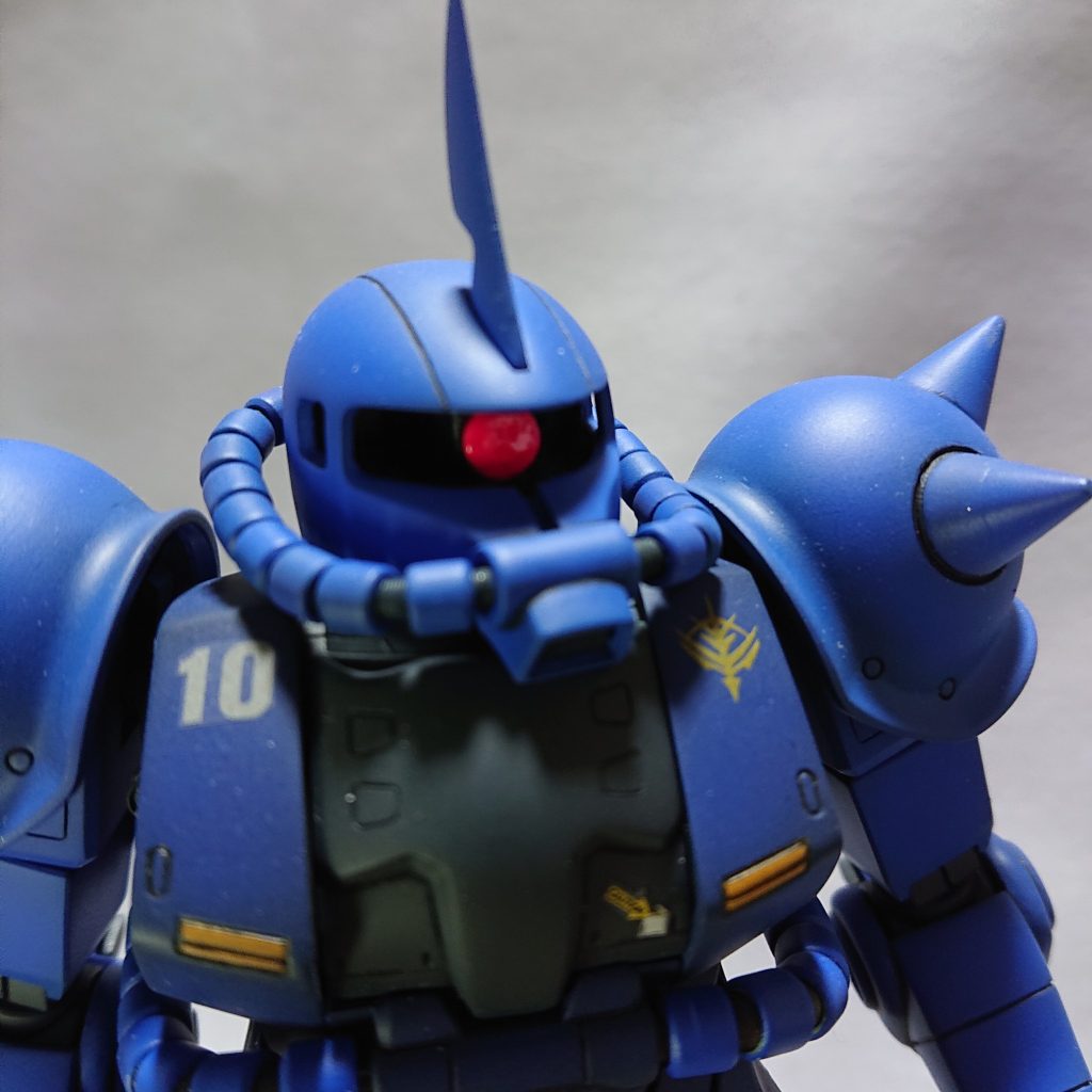 初期のキットなのでジオンマークが今と違う？