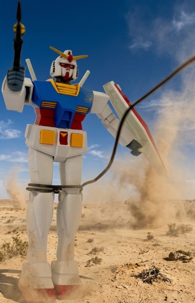 「海ヘビ」によって両脚を縛られ、身動きが取れなくなるガンダム。ダンケル・クーパーのハンブラビはコロニーの外側でタカの乗ったヘビーガンダムにあっさりと撃墜されたが、ゲーツのハンブラビがガンダムを追いつめる。