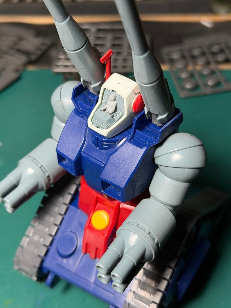 頭部コクピットのパイロットを1/144MSフィギュアに置き換え