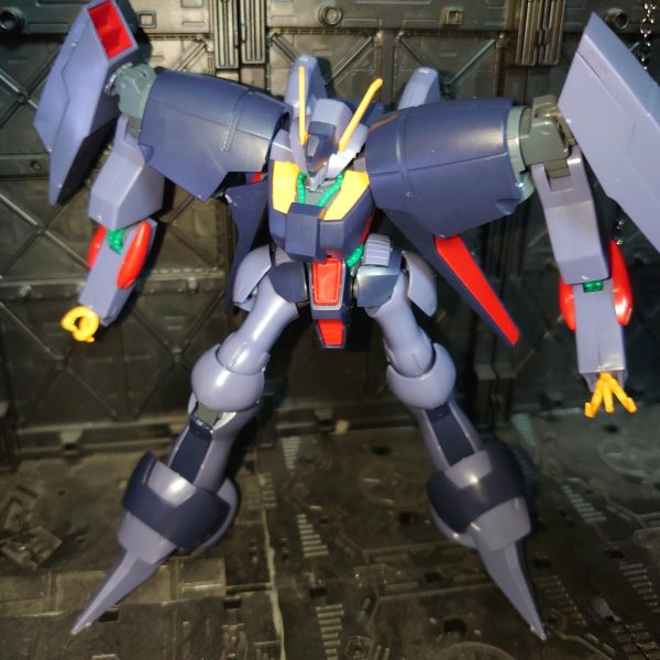 バイアランとハンブラビバイアランのほうは２次で買えたイカロスユニットに付けるためにハンブラビはバイアランのカスタム余剰パーツを張り付けるために作りました(`･ω･´)（2枚目）