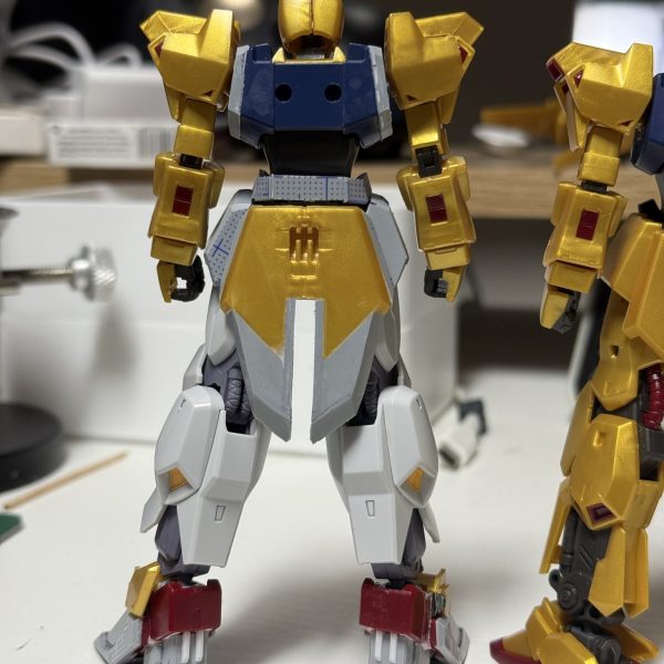百式です。百式の脚がね…あまりタイプではないのですよ。一方、MK-Ⅱの脚がね…好きなのですよ。じゃあ…とやったら意外によかったのですが、いかんせん短足じみてしまったので、ハイヒールにしてみたら、これがマッシブかつ、私のあしながおじさんでいいシルエットになってくれたので、この方向で作ってみようと。（2枚目）