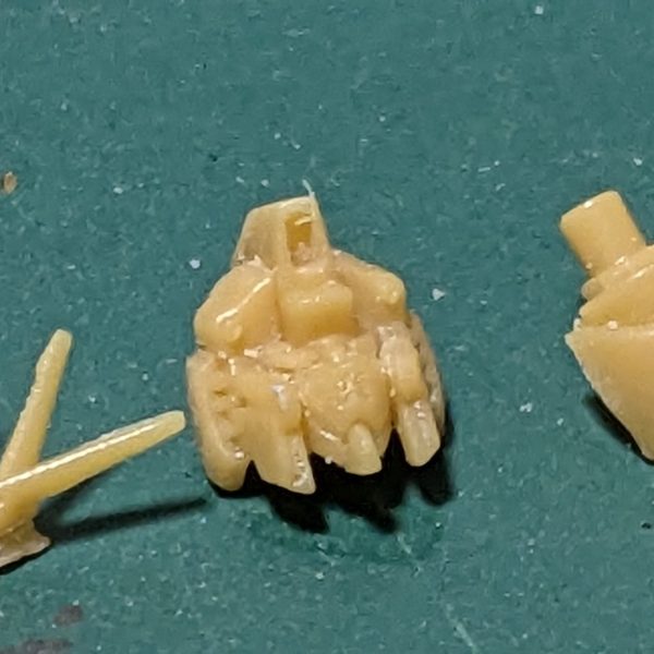 F-15が完成したので、漸くアーティファクト開始です。捨てサフ準備！その前に脛の後ハメ考えながらスラスター？を0.5ｍｍのスジボリカーバイトを溝を作りました。 肩の後ハメもこれで行けるかな？バズーカの弾倉と脛の後ハメ加工も終了！ 他のノズルの開口と合わせ目消しまで。 さて、次は？&nbsp;（7枚目）