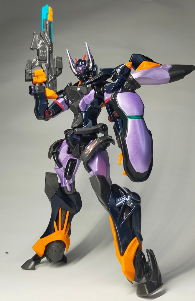 腿，シールド，上腕：GXホワイトシルバー+GXメタルバイオレット関節，膝，つま先：GXグラファイトブラック差し色：成形色オレンジ＋フラットベース筆塗り，墨入れ：エナメルクロームシルバー装甲：黒サフ＋ガイアプリズムブルーブラック
