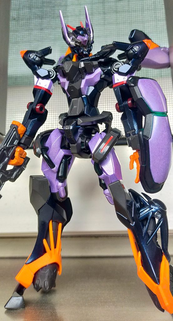 自然光で一枚．明るい方がプリズムブルーブラックが綺麗に見えます．足下のオレンジは，光沢ブラックでもよいかも．