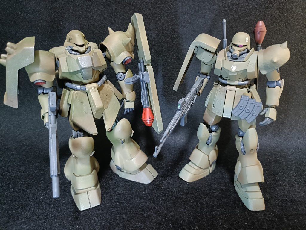 前作ギラ・ドーガと並べてみました。ボリュームが違いますね。最後までご覧いただきありがとうございました。
