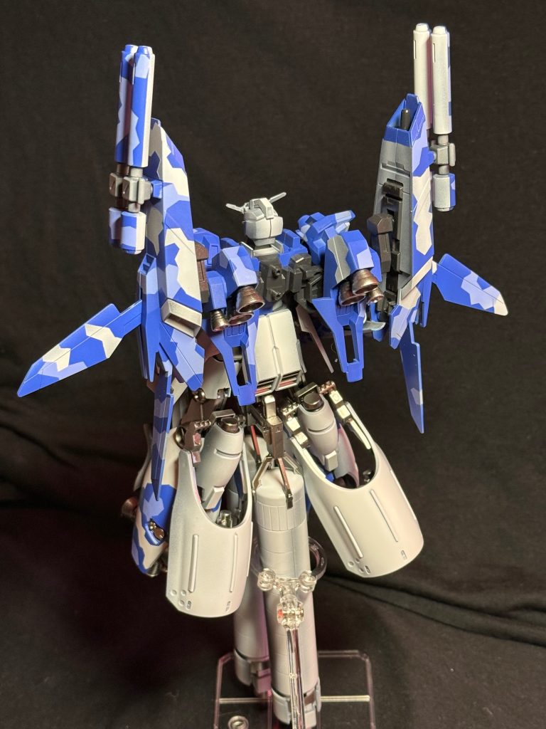 メガランチャーがないと背中が寂しいですね(zaku-kao4)