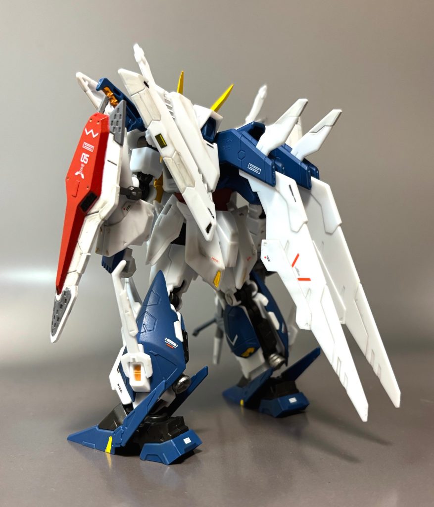 水転写デカールを貼りつや消しトップコートを吹いてます。