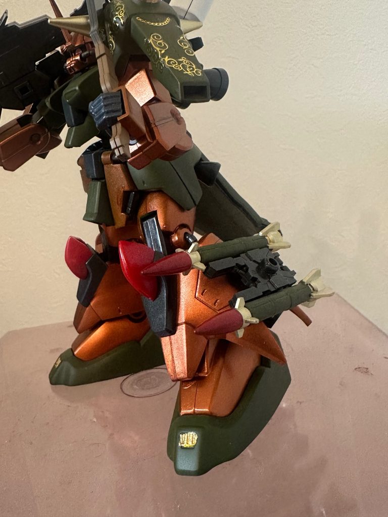 左手はドズル機のイメージでバナージより先にミネバを護りたい！