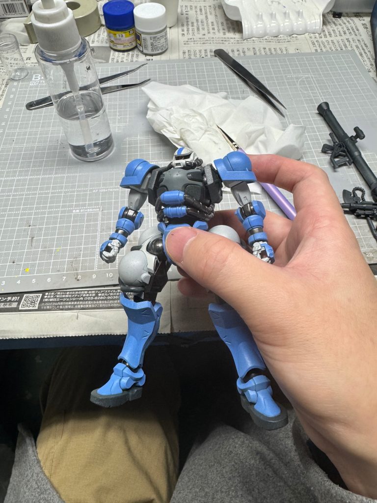 早速塗装。所々の配色は他の方のをパクりました（断言）。基本塗装はMr.COLOR（時々ガンダムカラー）を使わせてもらっているのですが、黒鉄色良いですね。このザクで初めて使わせてもらいましたが、お気に入りになりました。