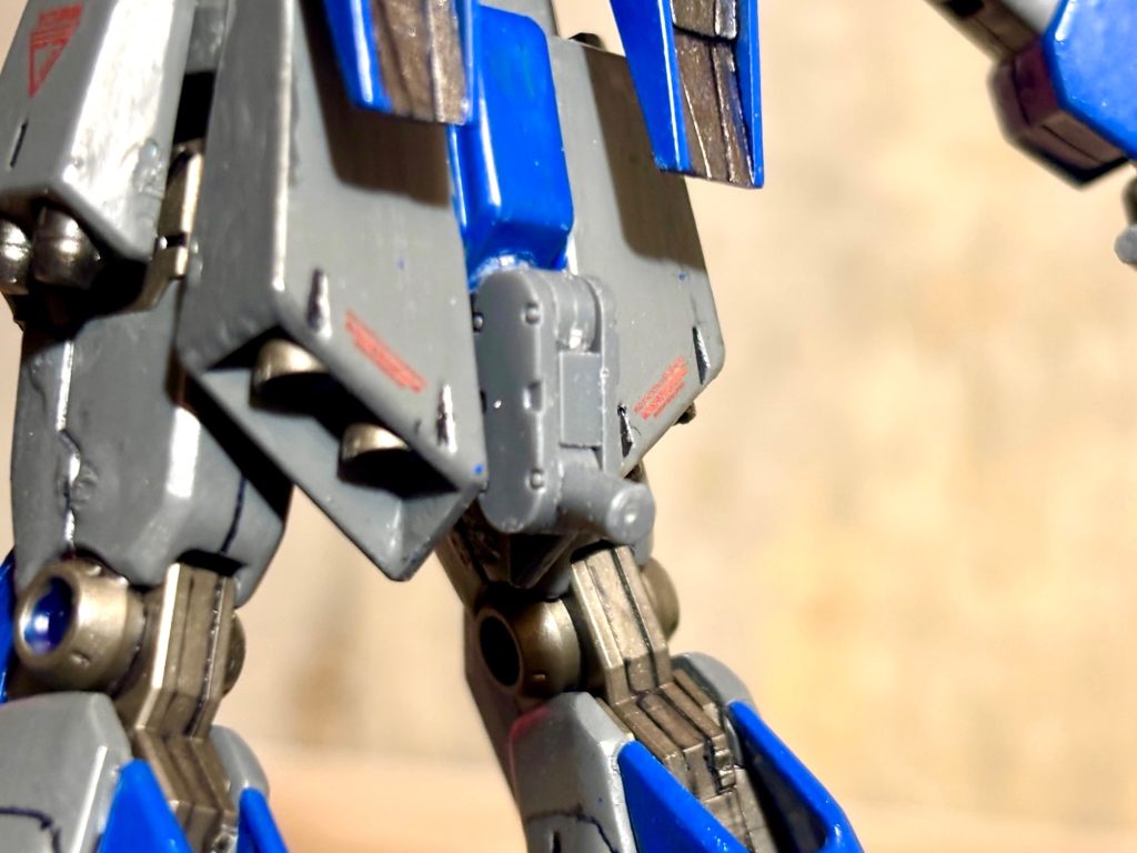 お尻に可動式ジョイントアーム穴あけ接着。フィンファンネルオプションパーツセット取付。