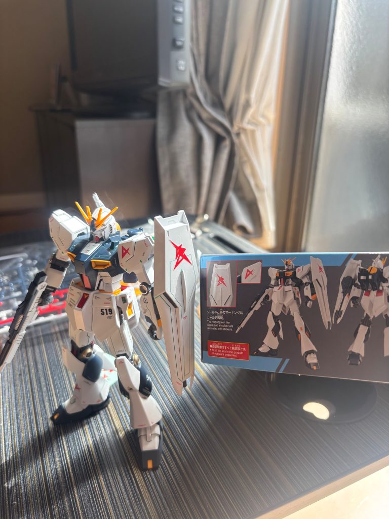 んーシンプルにしたつもりが結構派手になっちゃったかな。デカール貼りどこで止めれば分からなくてやりすぎちゃう。ギターケースに謎のバンドのステッカー貼りまくったりラリーカーだったりが大好きだから仕方ないか笑&nbsp;もし見てくださる人が居たら見て下さってありがとうございます。まだまだココダメ！みたい指摘も教えて下さい！！