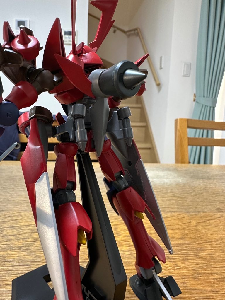 おかしいですね〜、こんなに総帥はスマートじゃないですよ！？逞しすぎるんです！