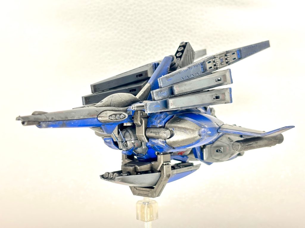 スペースファイター形態。プロぺラントタンクにブースター機能を追加。作戦エリアまでの移動はこのブースターのみを使用して本体燃料を温存。