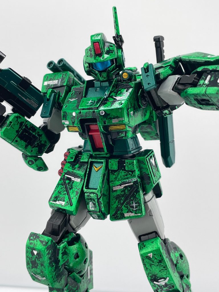 謎ポーズ初めて元ネタを知らないガンプラを作りました。思い入れは無かったですが、かっこいいから好き。