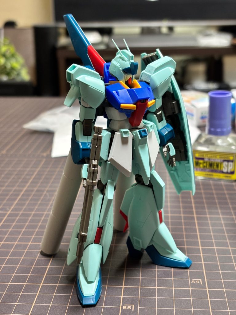当初、プロペラントタンクはHGナイチンゲールのものの使用を考えていましたが、ちと、長かったのでRGサザビーの物に変更。