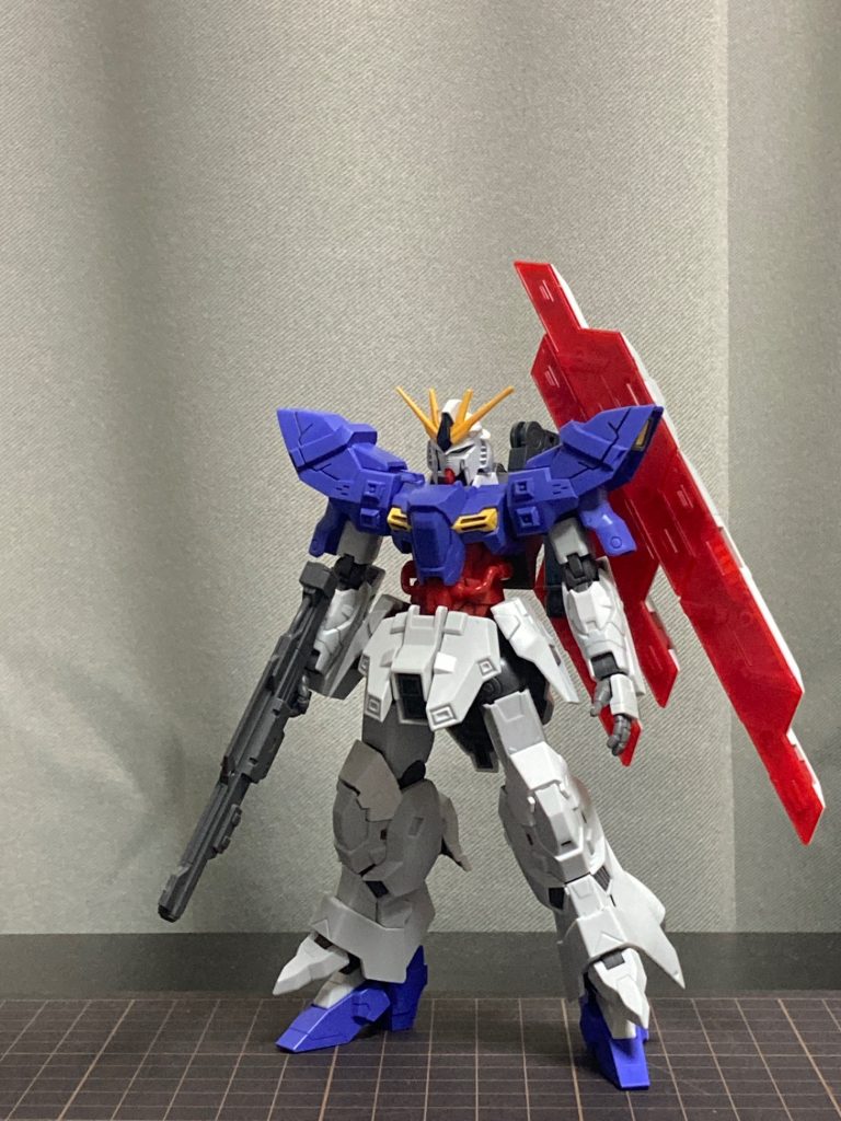 試しにνガンダムの頭を載せたところビビビッ！ときました。ここで初のミキシングチャレンジを決定。