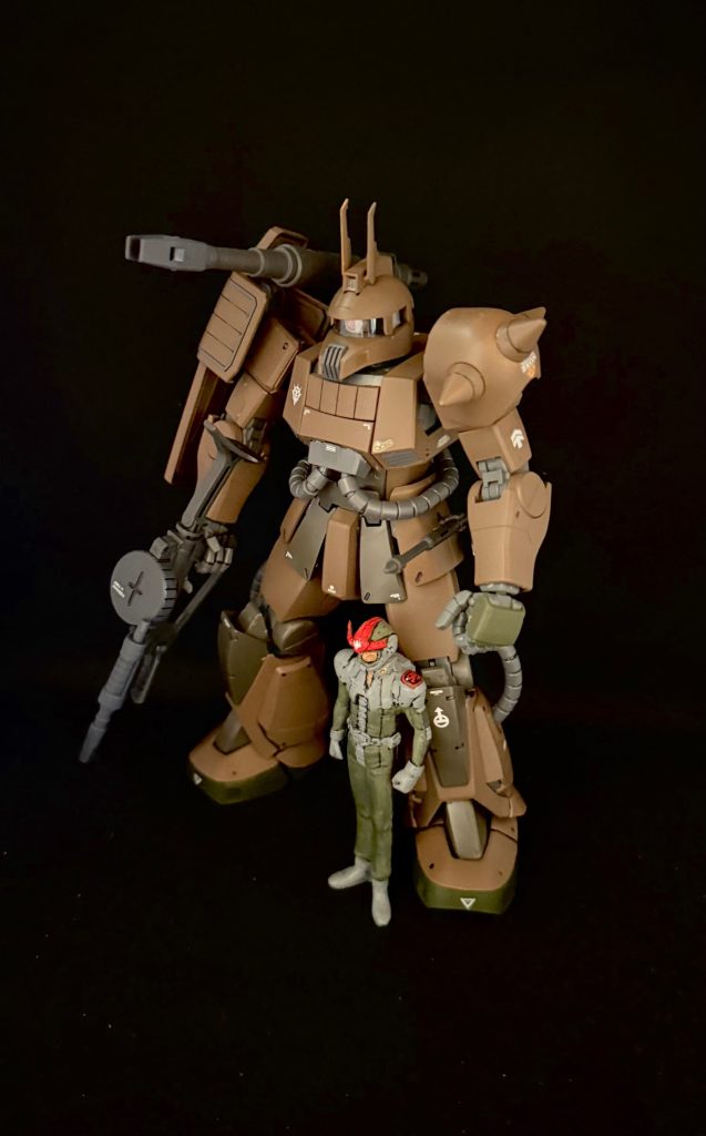 MG1/100ザクキャノン（ユニコーンカラーVer）をベースにザメルをイメージしたオリジナルカラーで塗装してあります。タミヤの缶スプレーをランナー塗装です。モノアイはHアイズに変更しています。1/20フィギュアを改造してボブ中尉も作製しました。&nbsp;