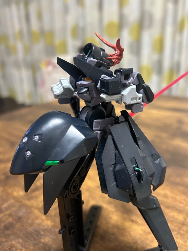 腕のたたみ具合、腕部はこっちの方がゴツくて力強さがあって好きです。あとブーストポッドを下げた感じがこちら。設定画の位置に近づけたかな？