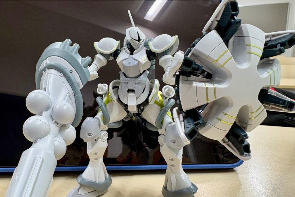 ジークアクスのギャンの色とデザインが気に入ってるんだよね。組み立てるのも楽しかった。クラフトビール飲みながら組み立てましたから、念のために塗装無しw