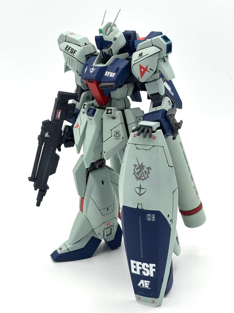 制作途中、頭部の部品が割れ破損、貴重な水転写デカールが破れたりとトラブルに見舞われ何度心が折れたことか。