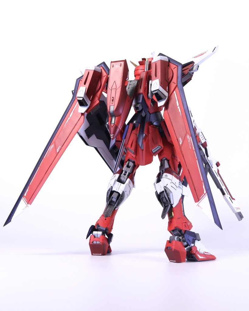 脚部に重りを入れているのと、なるべく軽量化して作ったので自立も難なく可能です。