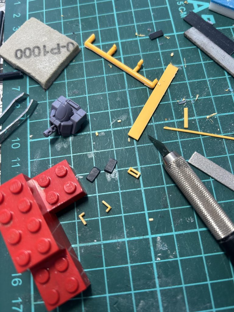 作品名：端材から作り出す楽しさ<p>レゴブロックって直角に接着したい時とか役に立ちますよね。 ウーンドウォートの背中部分、プリムローズⅡにあるスラスターを、ランナータグから切り出して復元。 これこれ〜！満足満足。</p>
